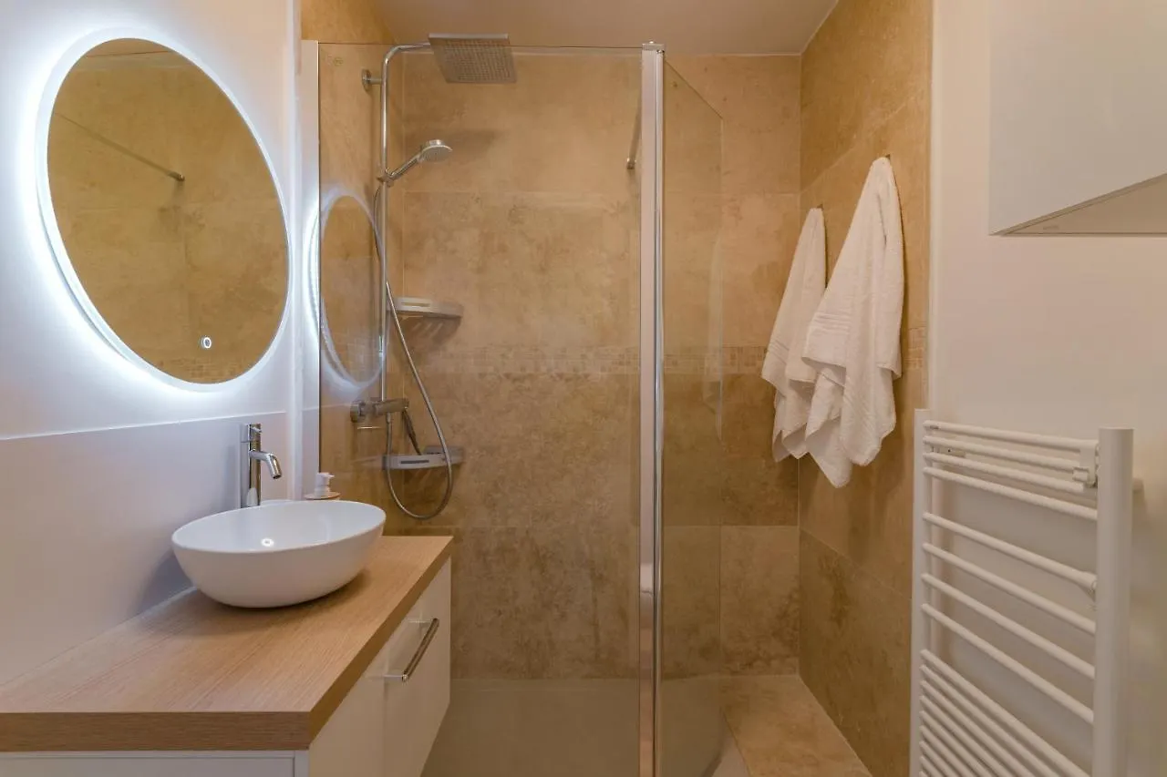 Magnifique appartement Vue Mer au centre du Lavandou Le Lavandou 0*,  France
