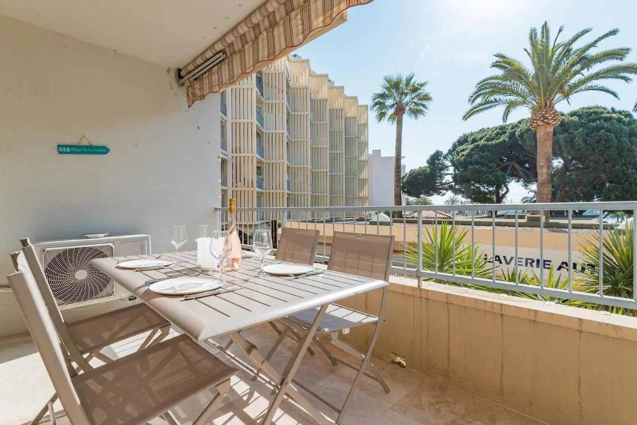 Magnifique appartement Vue Mer au centre du Lavandou Le Lavandou