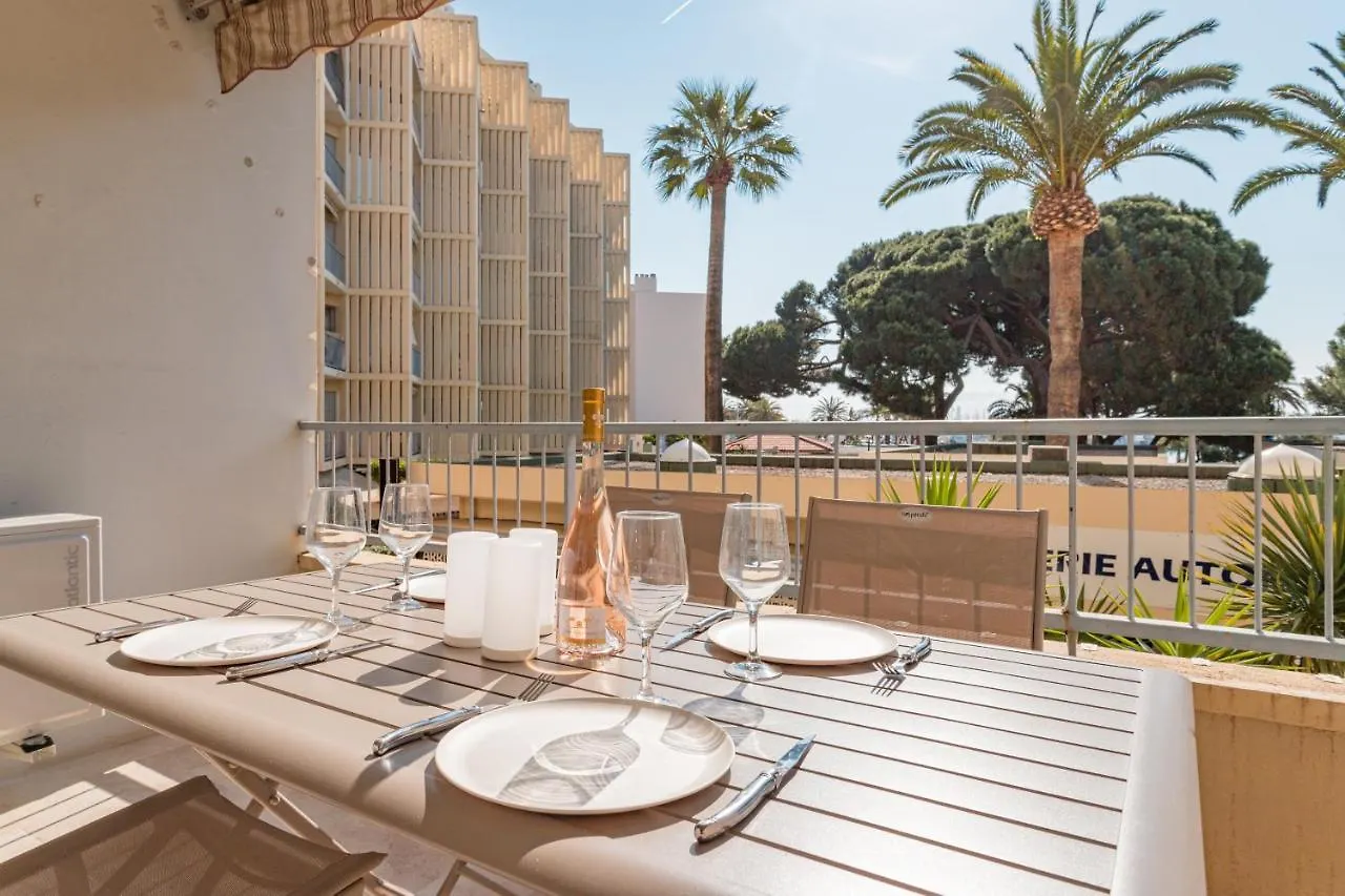 Magnifique appartement Vue Mer au centre du Lavandou Le Lavandou