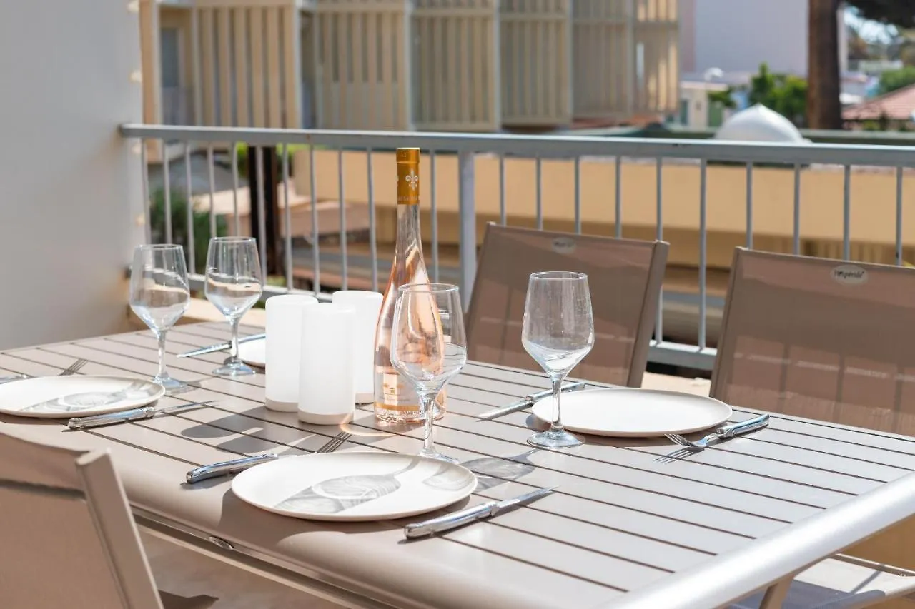Magnifique appartement Vue Mer au centre du Lavandou Le Lavandou