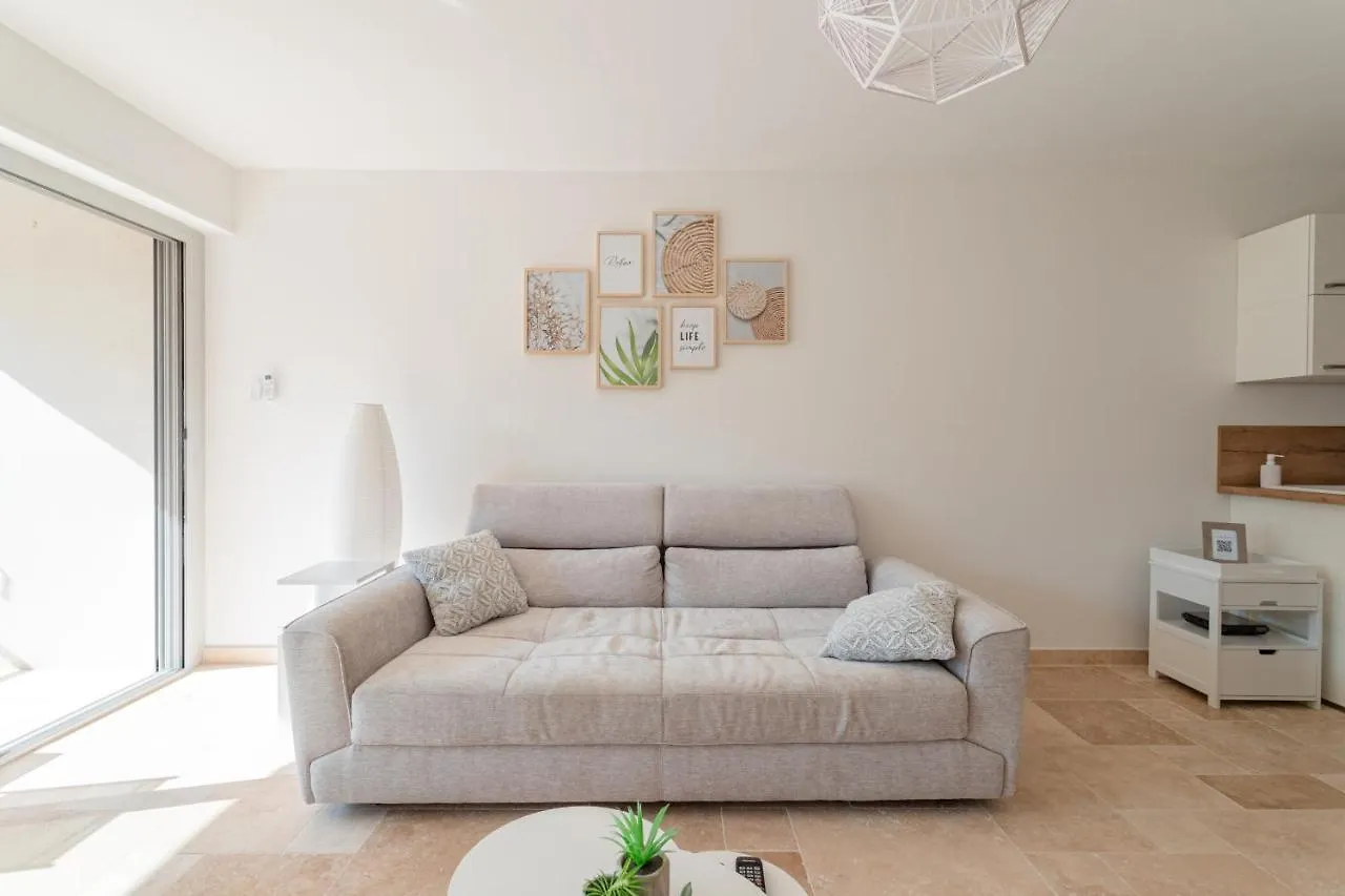 Magnifique Appartement Vue Mer Au Centre Du Lavandou Le Lavandou 0*,  France
