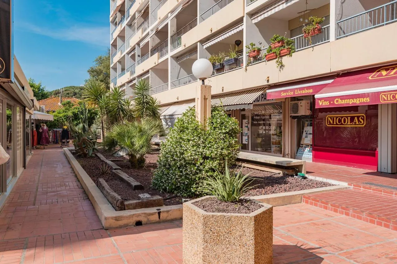 Magnifique appartement Vue Mer au centre du Lavandou Le Lavandou 0*,  France